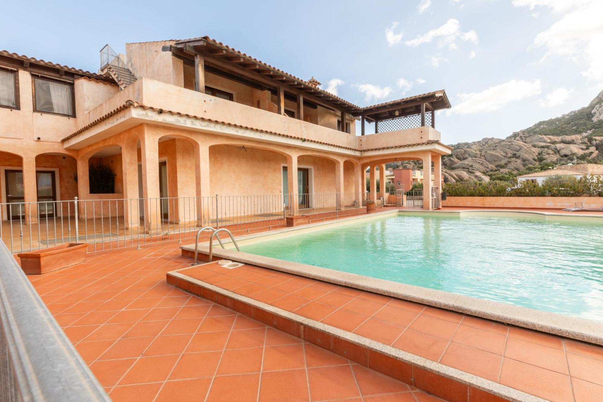 Nuovi Appartamenti Tri E Bilocali In Residence Con Piscina A Porto Cervo 800Mt Mare 利斯西亚迪维卡 外观 照片