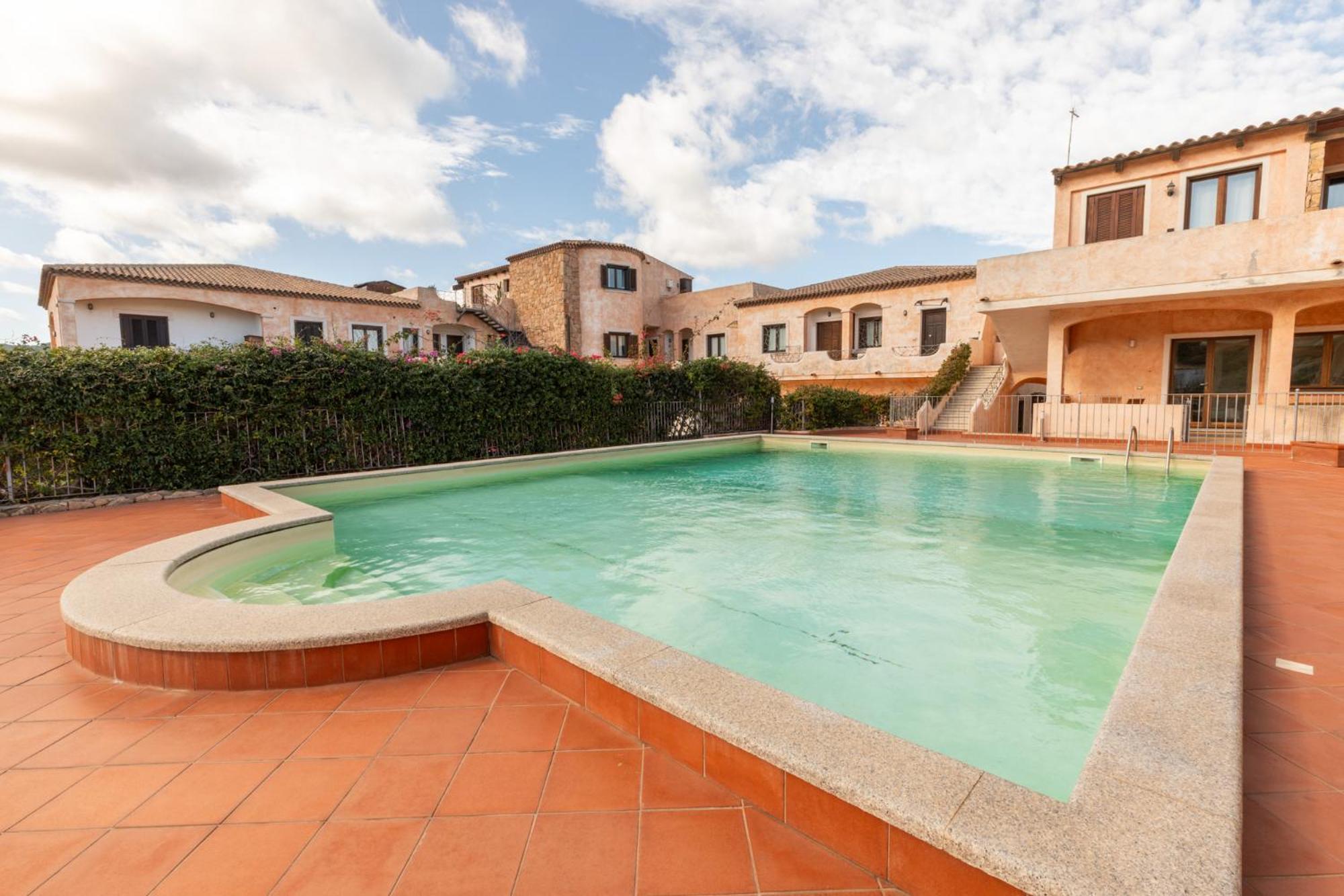 Nuovi Appartamenti Tri E Bilocali In Residence Con Piscina A Porto Cervo 800Mt Mare 利斯西亚迪维卡 外观 照片
